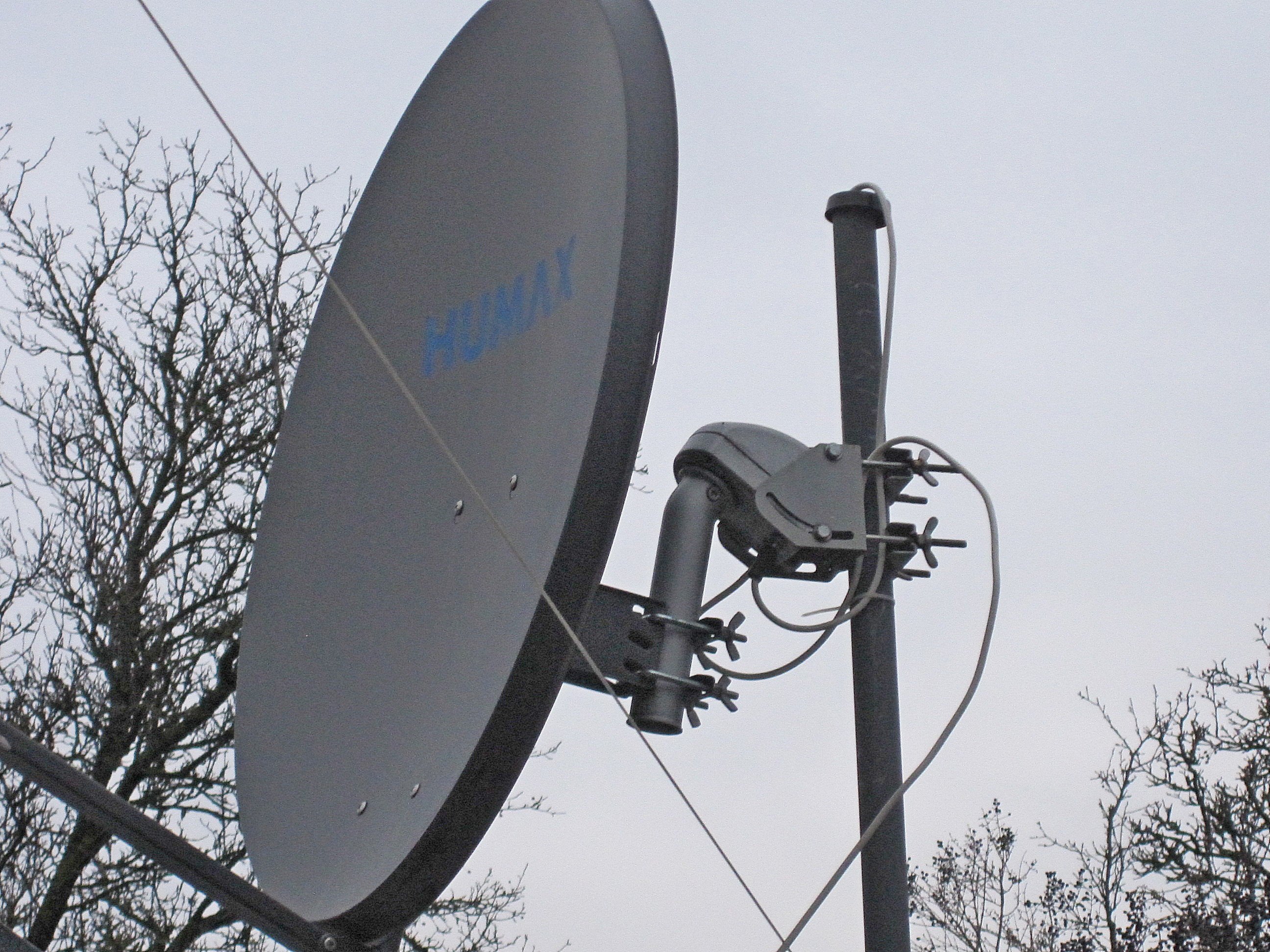 aankunnen Laan Groenten Humax Schotel antenne met motor - 2dehands - Sat4all - Alles over Satelliet  TV, Ziggo en Telenet!